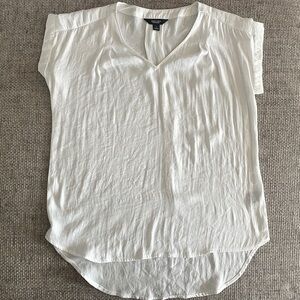 Simple Vera Wang White Top, vneck, S